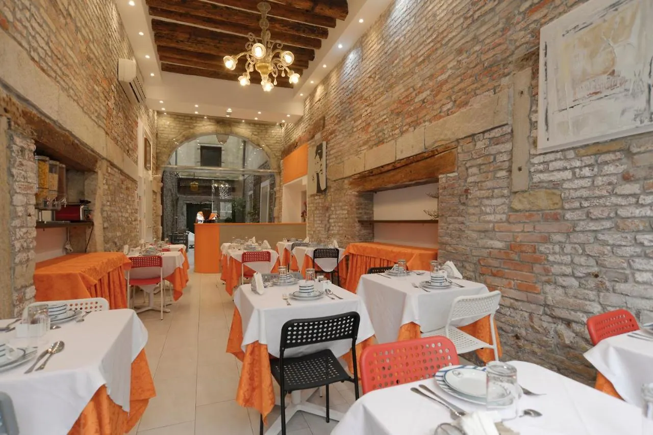 Al Mascaron Ridente Hotel Velence